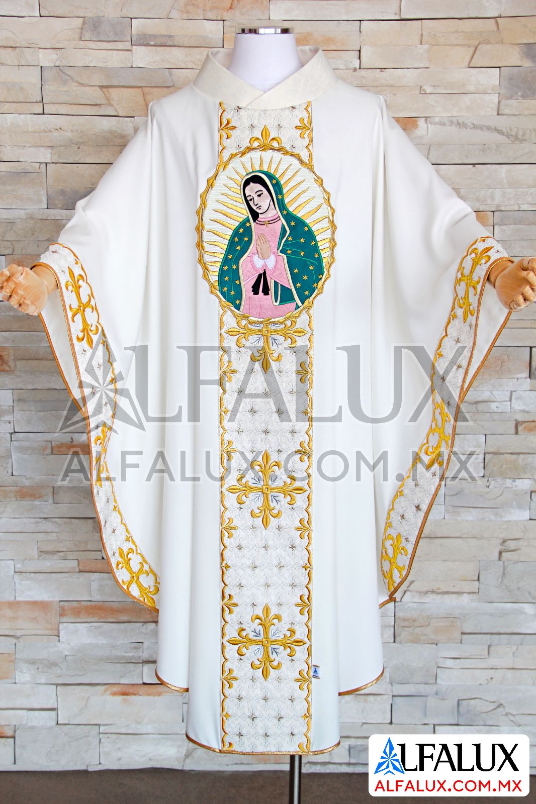 06 FLOR LIZ Casulla Alfalux Blanco Laterales Medallon Virgen 340 (3)